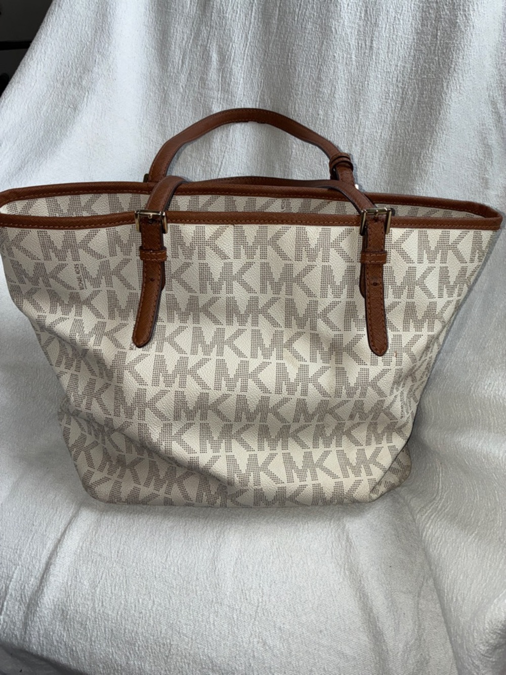 Michael Kors Signature Canvas Tote in Vanilla and Acorn Trim - Picture 2 of 9